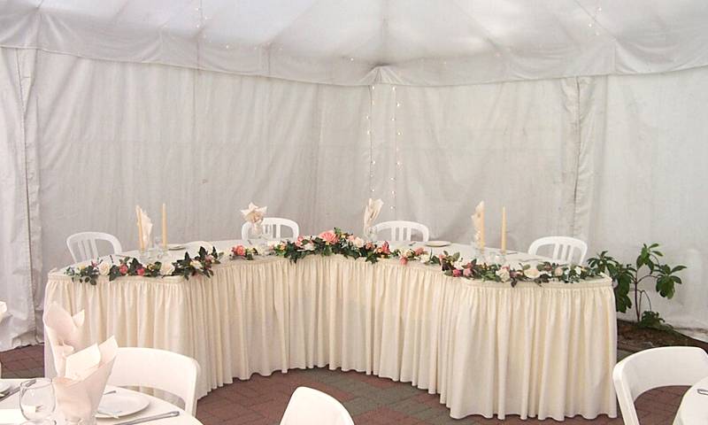 7 ft Serpentine Table