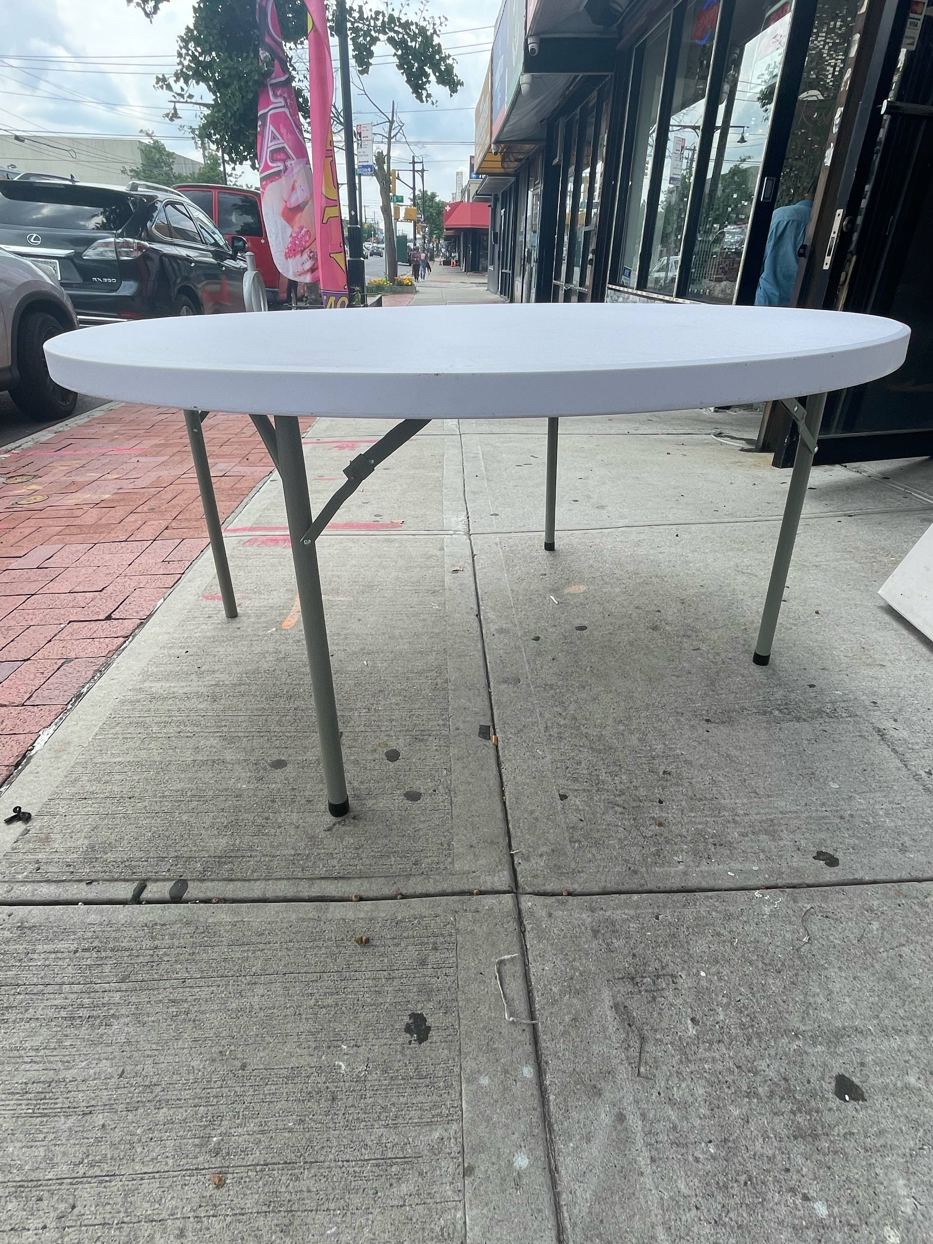 60" Round tables