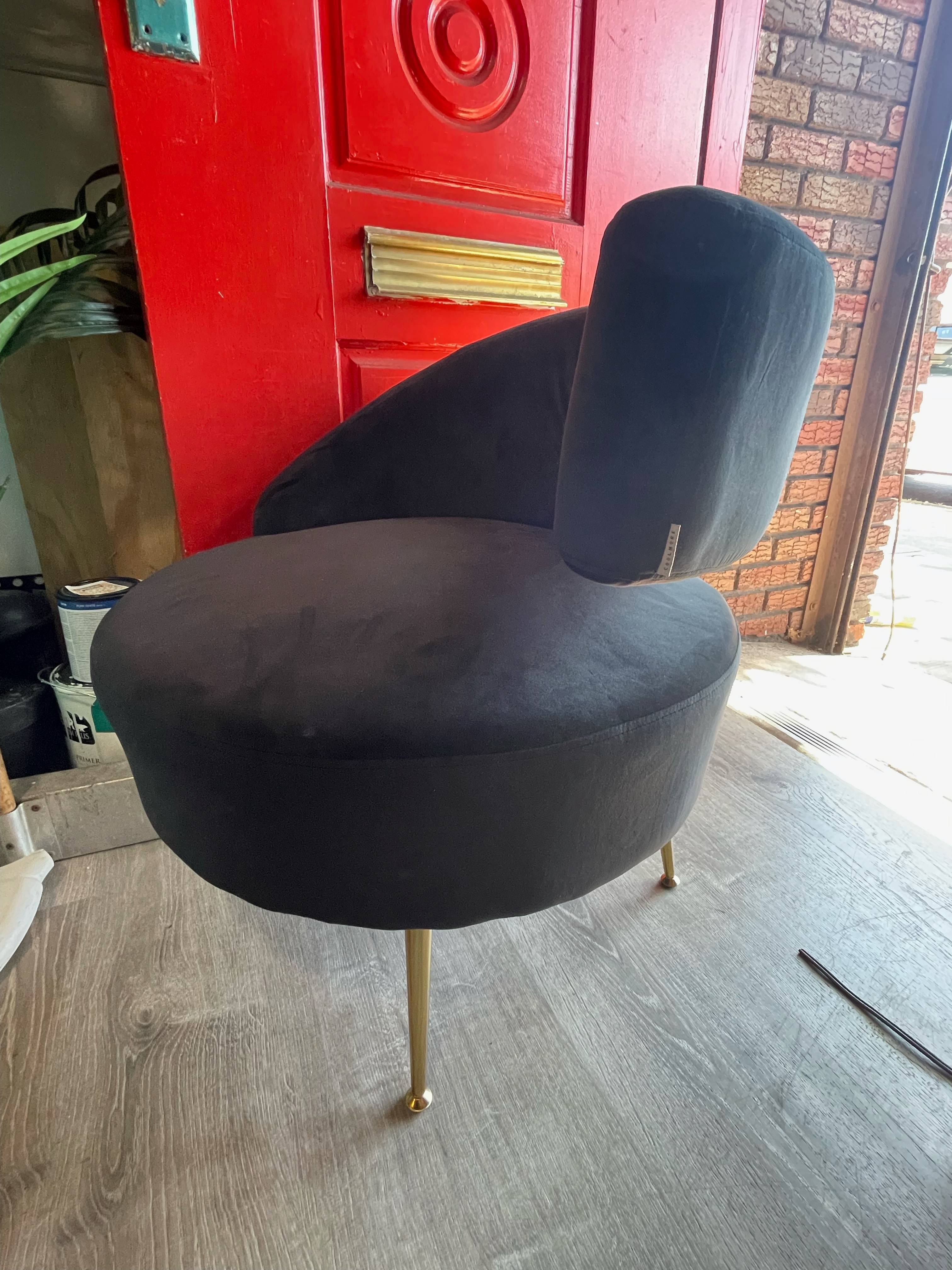Luxurious Accent Barrel Chair
