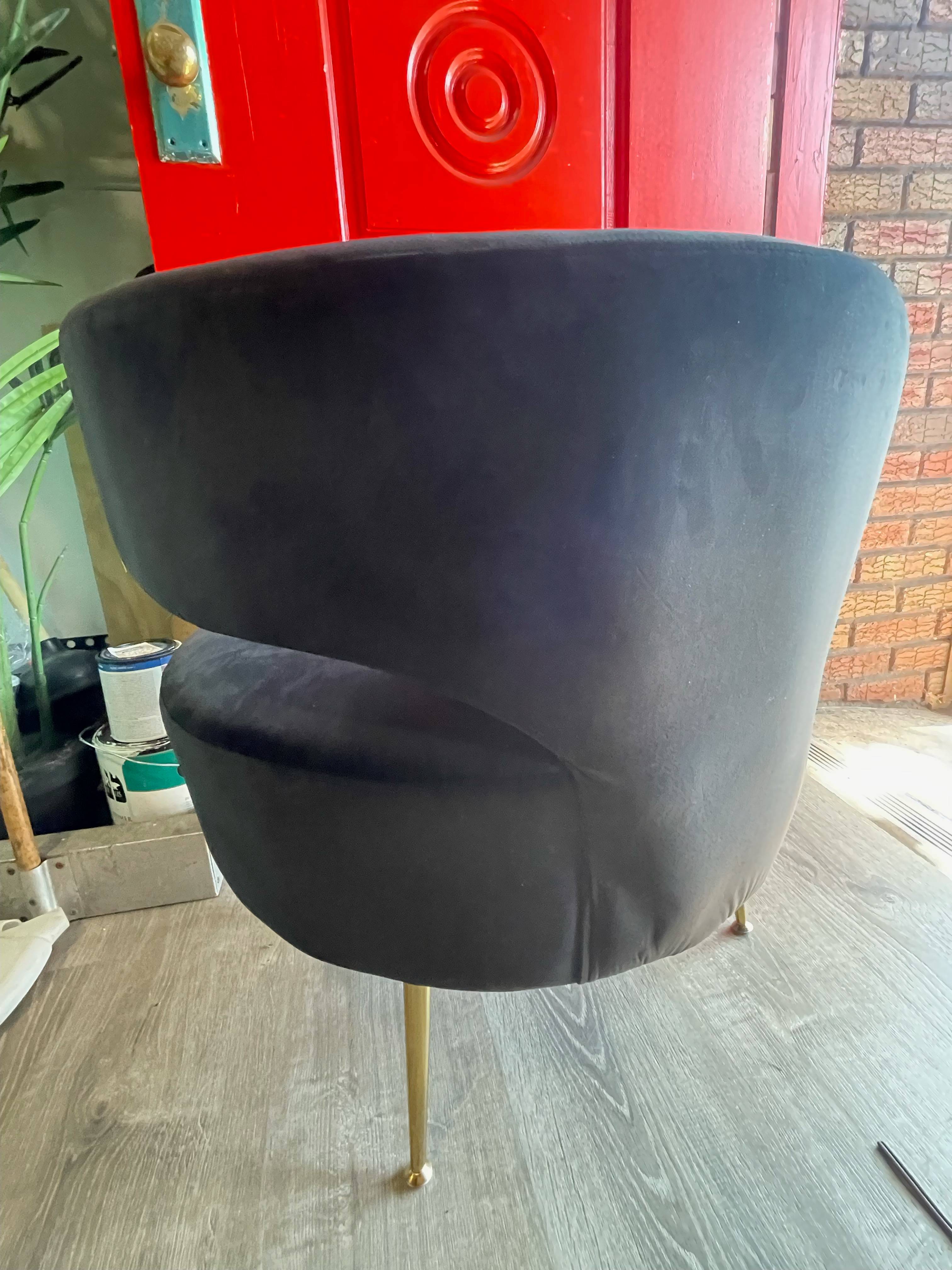 Luxurious Accent Barrel Chair